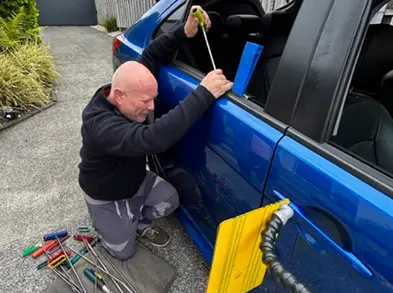 Paintless car dent panel repair